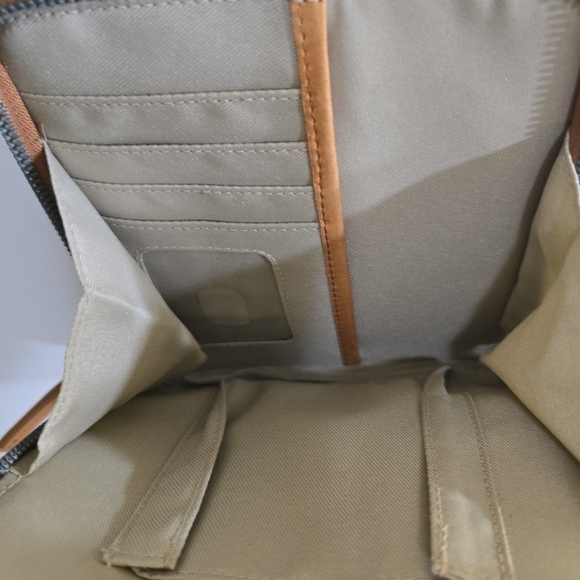 American Leather Co. Tan Leather Crossbody Bag Multiple Pockets - Picture 5 of 7